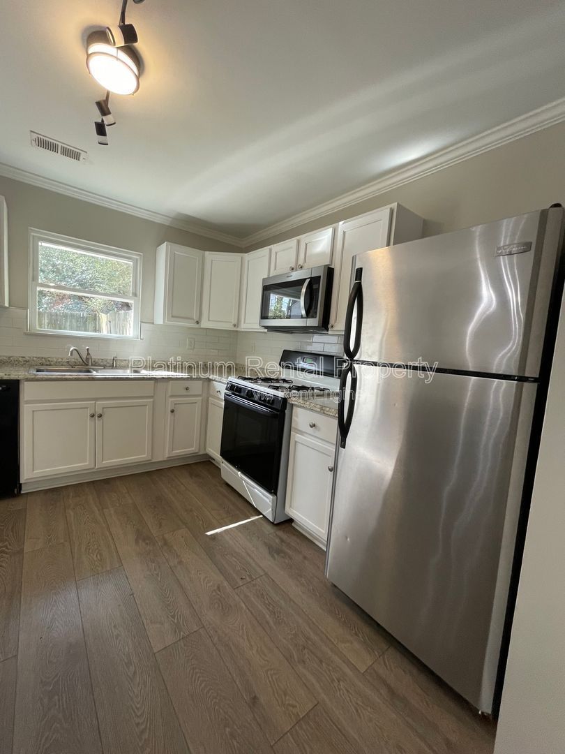 Charming 2-bedroom townhome in a fantastic Kennesaw location by Platinum Property Management Services, Inc. property image