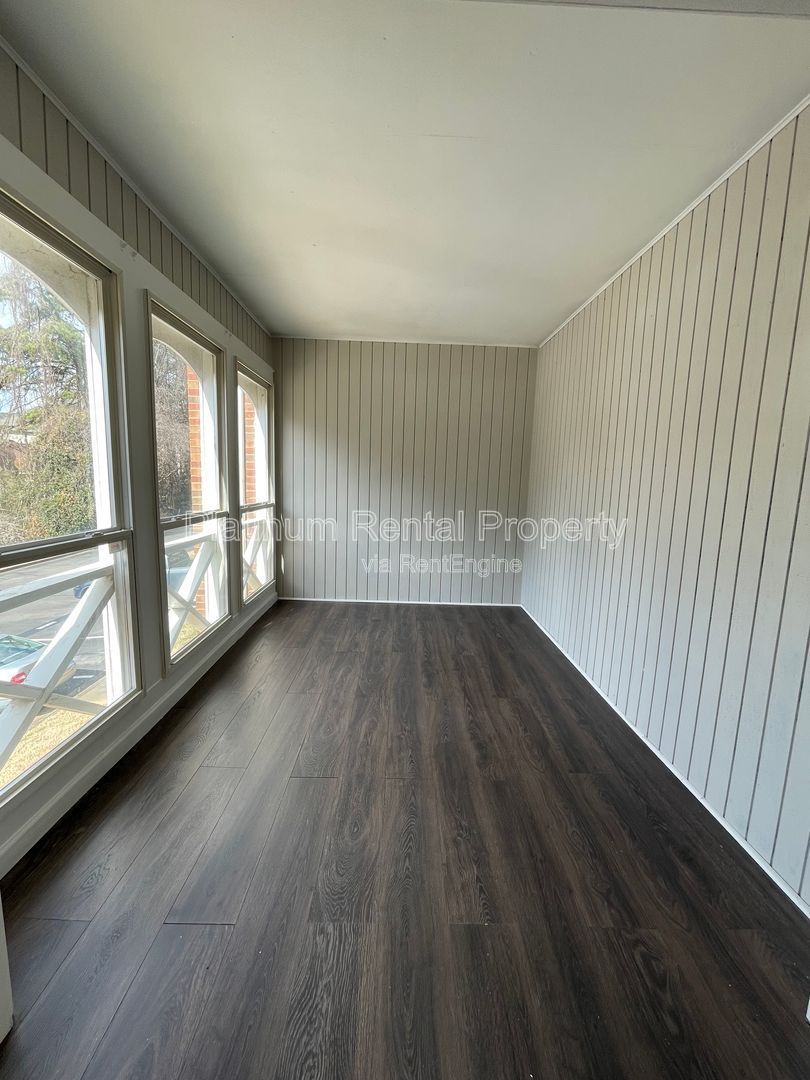 Fantastic 2-bedroom condo in gated community in convenient Marietta location by Platinum Property Managment Services, Inc. property image