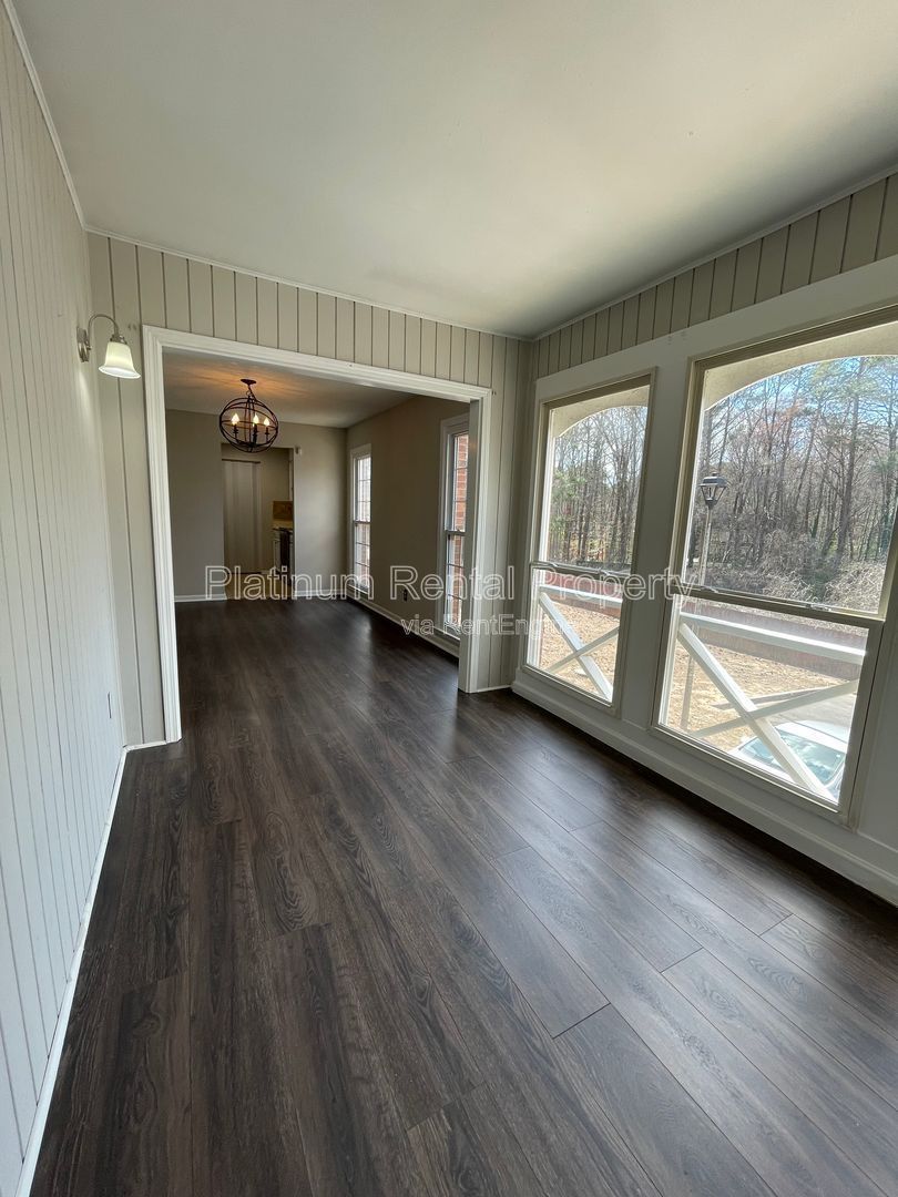 Fantastic 2-bedroom condo in gated community in convenient Marietta location by Platinum Property Managment Services, Inc. property image