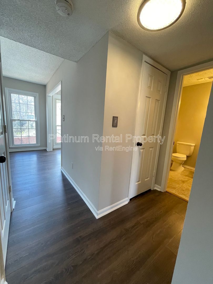 Fantastic 2-bedroom condo in gated community in convenient Marietta location by Platinum Property Managment Services, Inc. property image