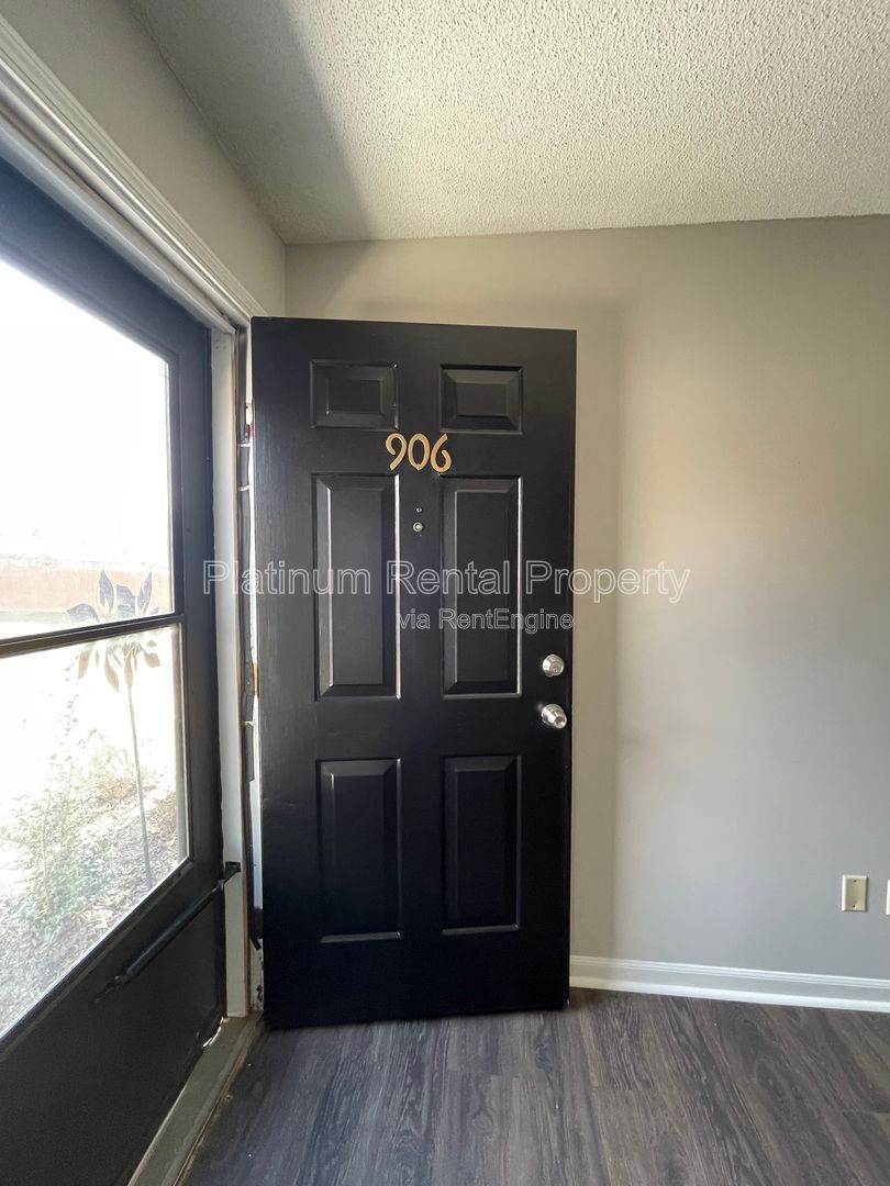 Fantastic 2-bedroom condo in gated community in convenient Marietta location by Platinum Property Managment Services, Inc. property image