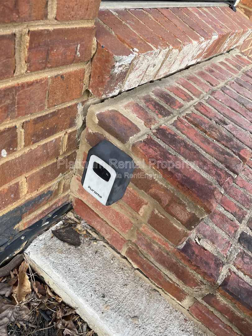 Fantastic 2-bedroom condo in gated community in convenient Marietta location by Platinum Property Managment Services, Inc. property image