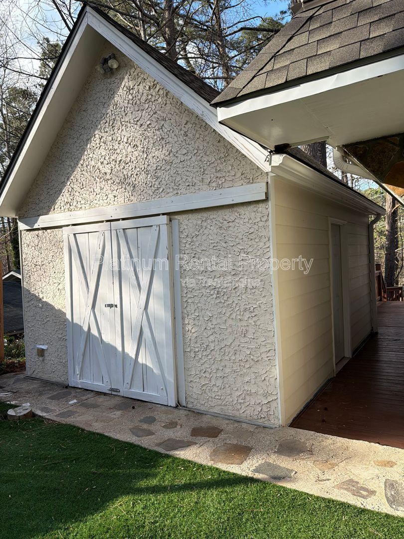 Amazing 3 bedroom home on Lake Lanier in Cumming for rent by Platinum Property Management Services, Inc. property image