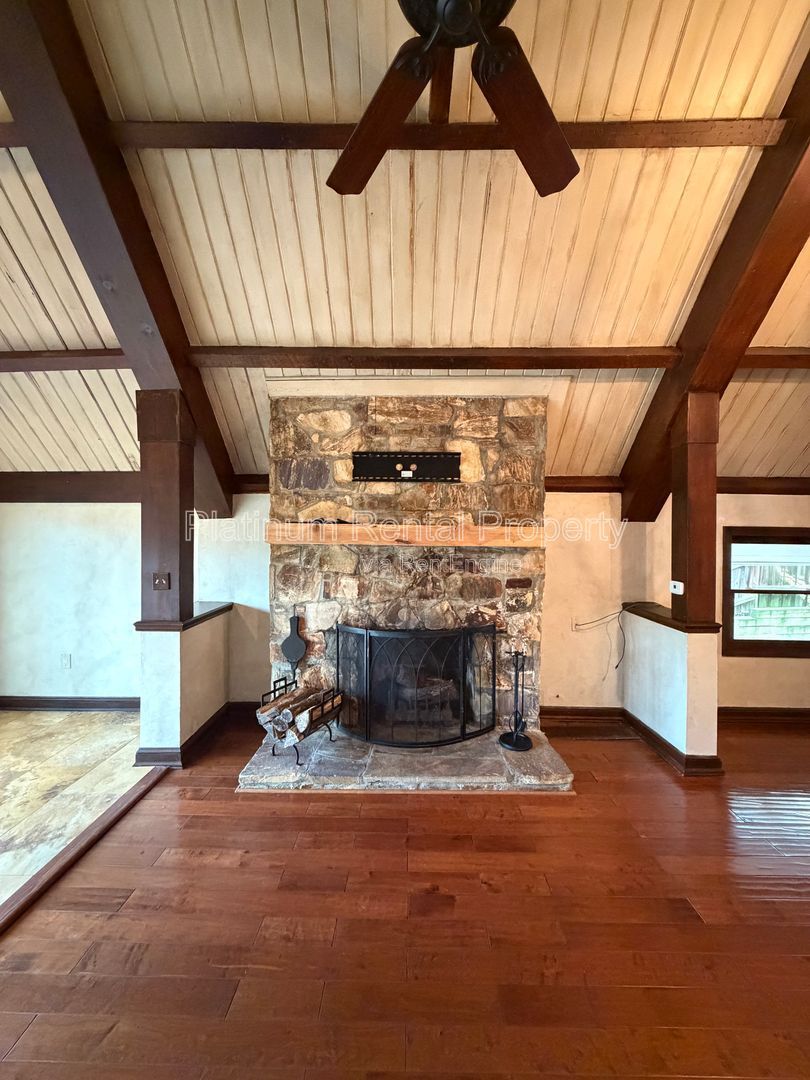 Amazing 3 bedroom home on Lake Lanier in Cumming for rent by Platinum Property Management Services, Inc. property image