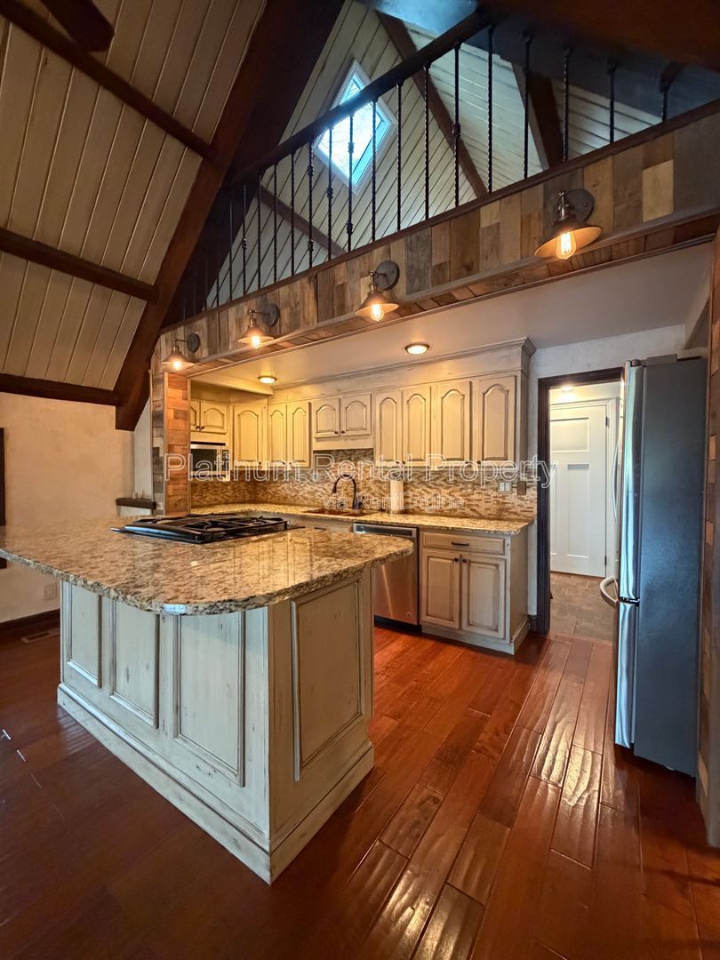 Amazing 3 bedroom home on Lake Lanier in Cumming for rent by Platinum Property Management Services, Inc. property image