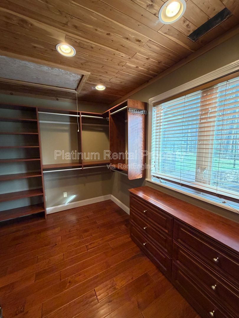 Amazing 3 bedroom home on Lake Lanier in Cumming for rent by Platinum Property Management Services, Inc. property image