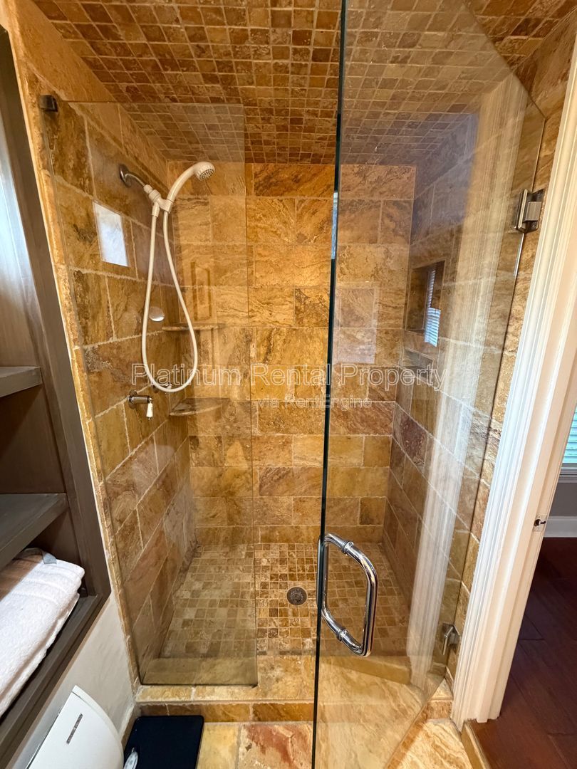 Amazing 3 bedroom home on Lake Lanier in Cumming for rent by Platinum Property Management Services, Inc. property image