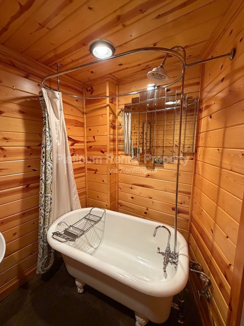 Amazing 3 bedroom home on Lake Lanier in Cumming for rent by Platinum Property Management Services, Inc. property image