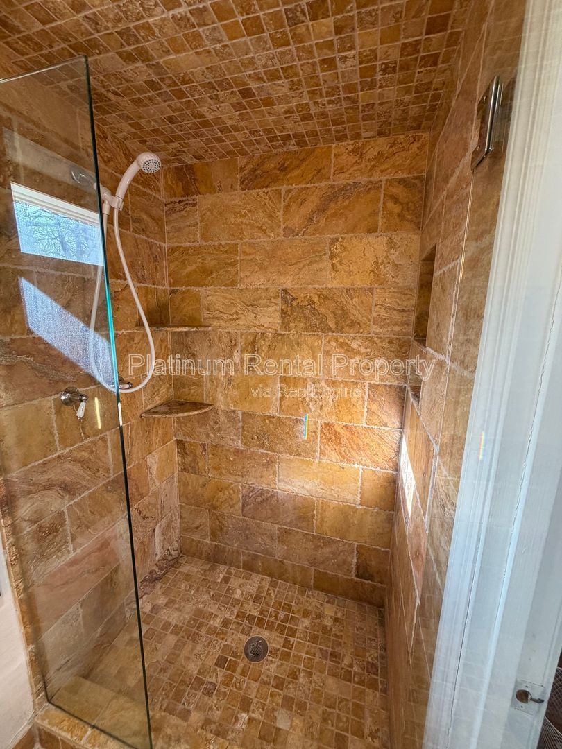 Amazing 3 bedroom home on Lake Lanier in Cumming for rent by Platinum Property Management Services, Inc. property image