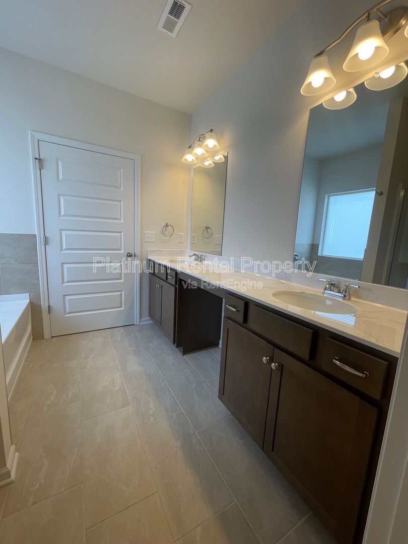 BRAND NEW CONSTRUCTION! RARE- 3 bedroom ranch floorplan in Hoschton, by Platinum Property Management Services, Inc. property image