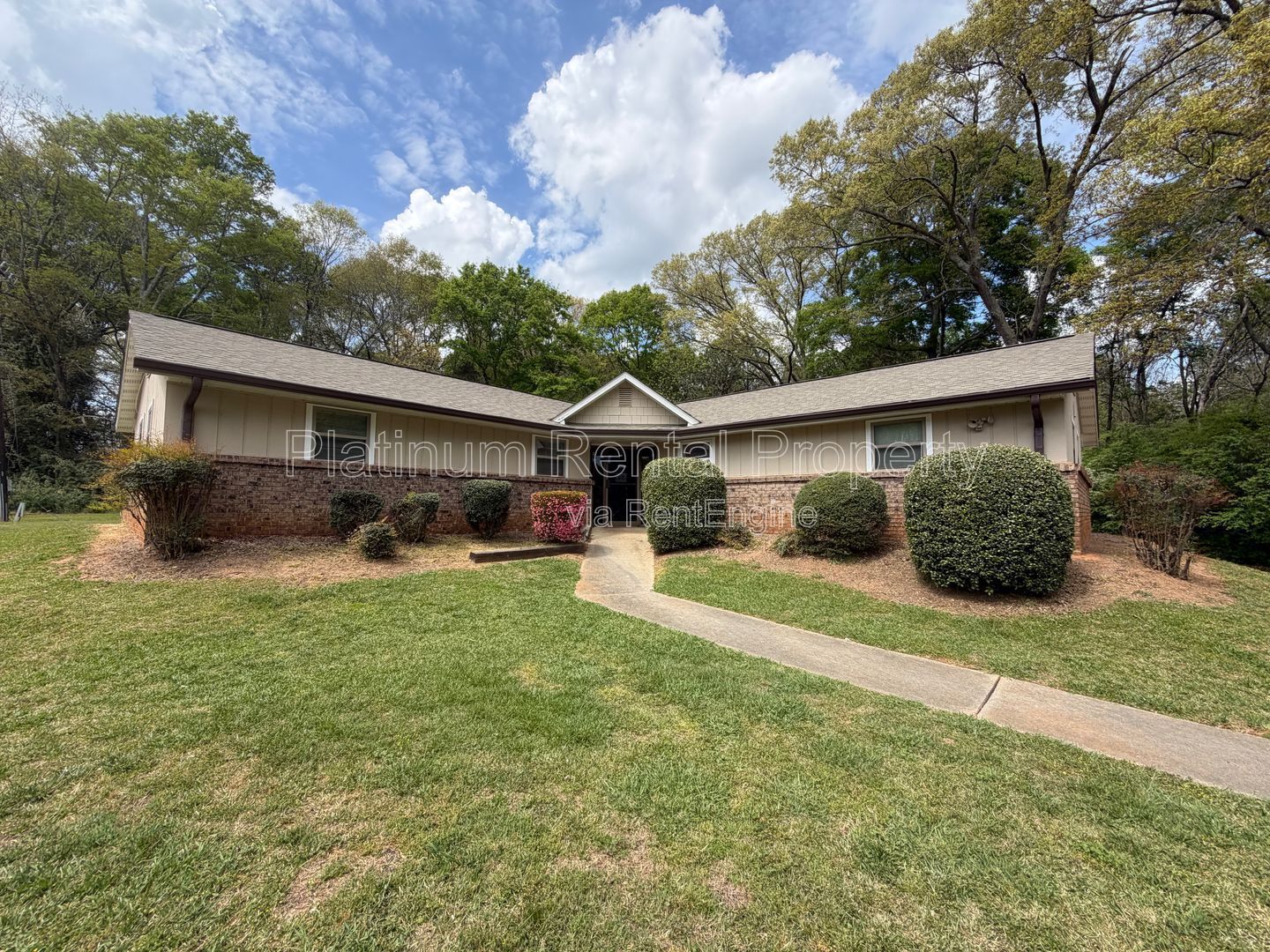 Well maintained 2 bedroom unit in Monroe for rent by Platinum Property Management Services, Inc. property image