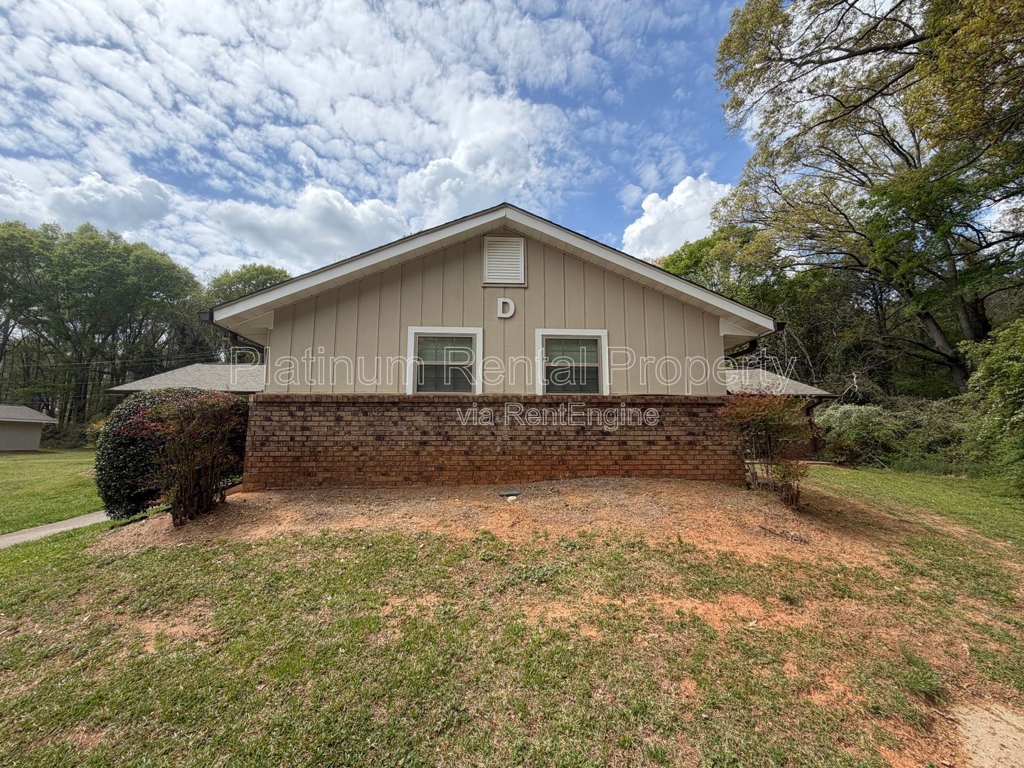 Well maintained 2 bedroom unit in Monroe for rent by Platinum Property Management Services, Inc. property image