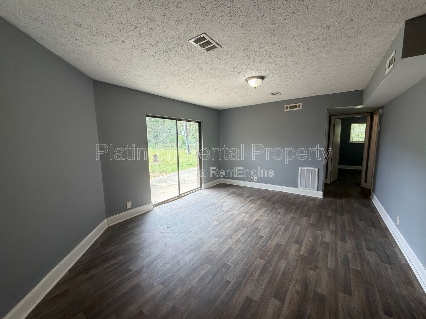 Well maintained 2 bedroom unit in Monroe for rent by Platinum Property Management Services, Inc. property image