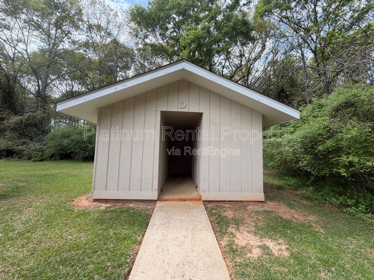 Well maintained 2 bedroom unit in Monroe for rent by Platinum Property Management Services, Inc. property image