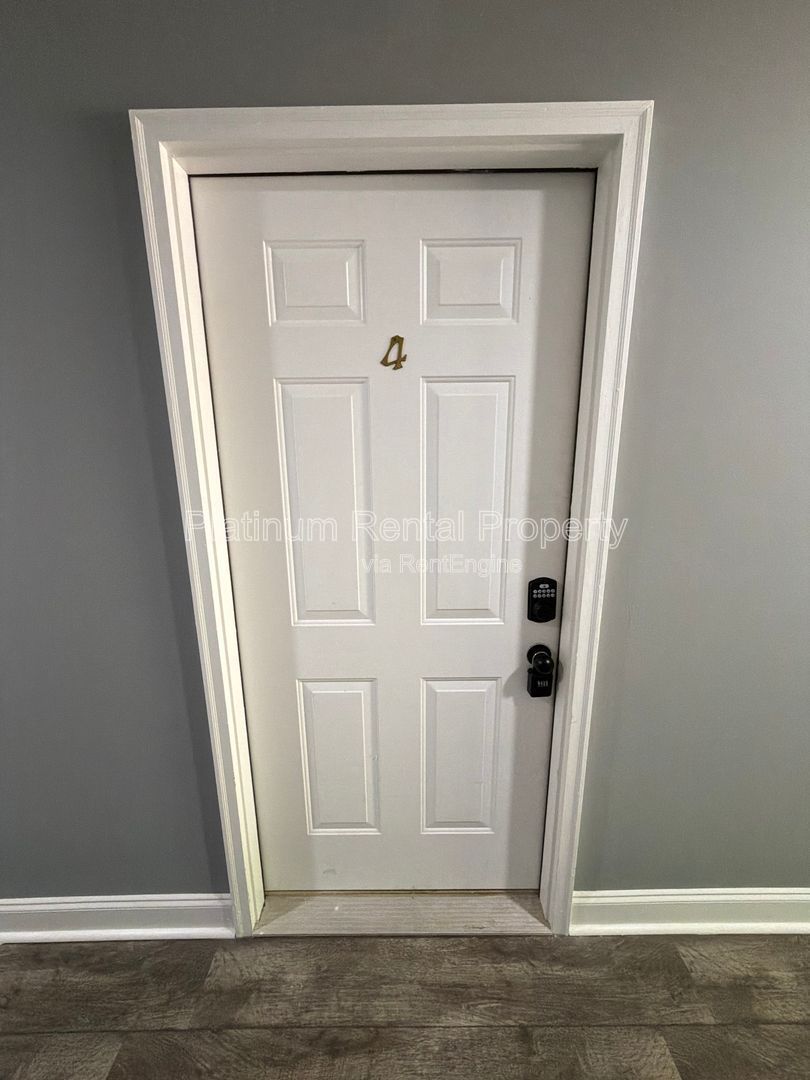 Well maintained 1 bedroom unit in Monroe for rent by Platinum Property Management Services, Inc. property image