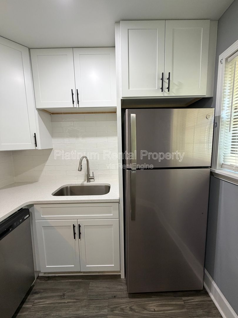 Well maintained 1 bedroom unit in Monroe for rent by Platinum Property Management Services, Inc. property image