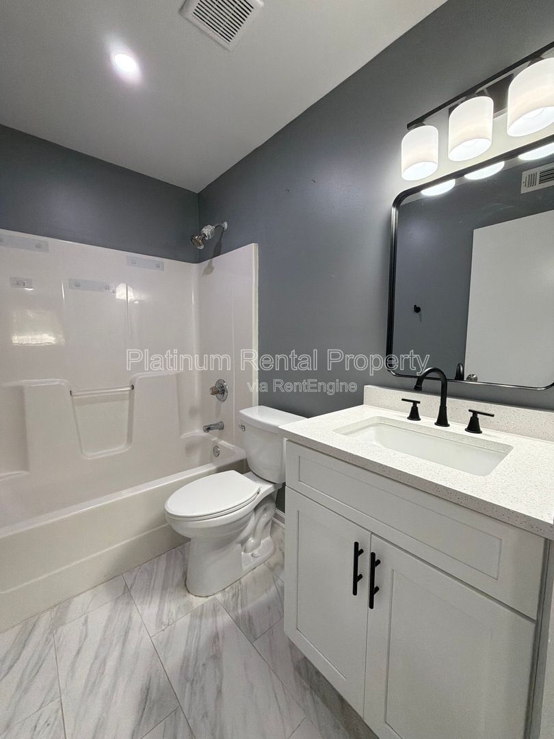 Well maintained 1 bedroom unit in Monroe for rent by Platinum Property Management Services, Inc. property image