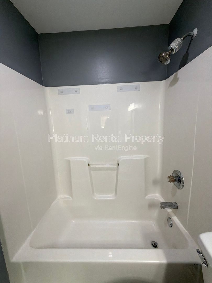 Well maintained 1 bedroom unit in Monroe for rent by Platinum Property Management Services, Inc. property image