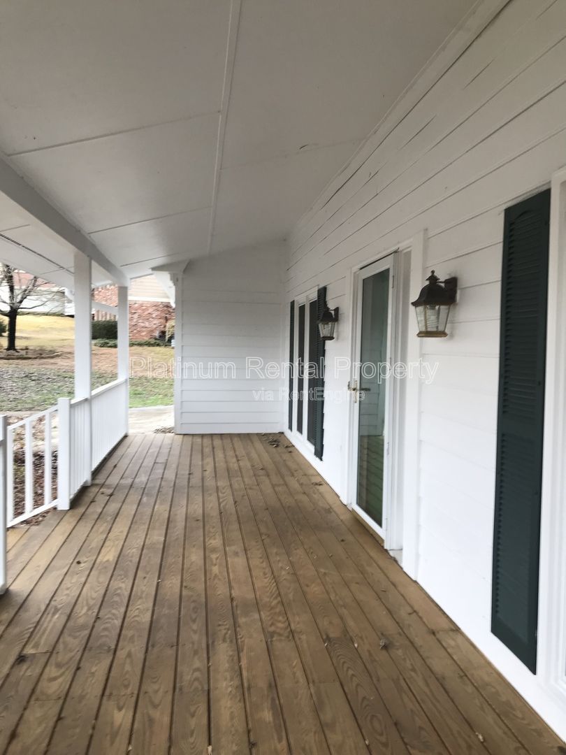 4 Bedroom Snellville Home in Summit Chase For Rent by Platinum Property Management Services, Inc. property image