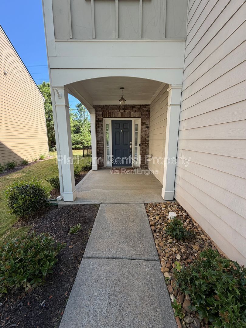 Spotless 3 Bedroom home in Cumming for rent by Platinum Property Management Services, Inc. property image