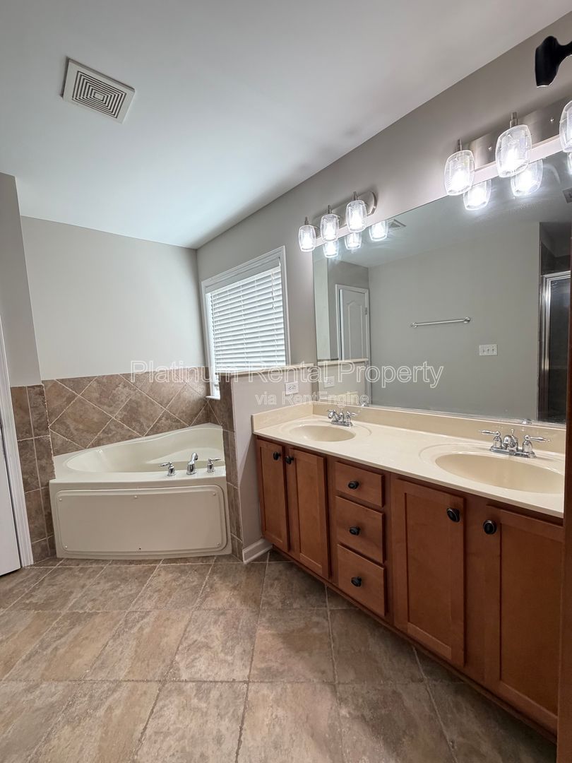 Spotless 3 Bedroom home in Cumming for rent by Platinum Property Management Services, Inc. property image