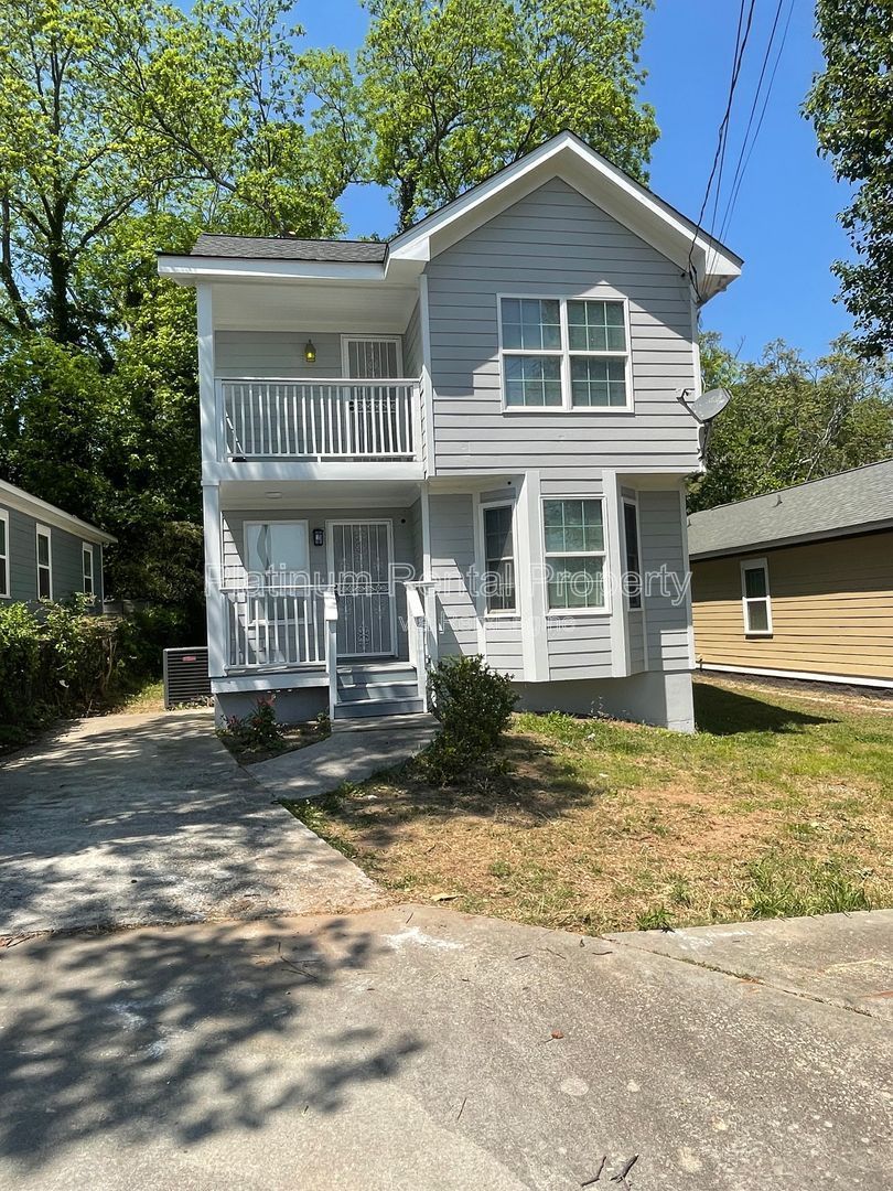 Charming, 3 bedroom home in the heart of south Atlanta, by Platinum Property Management Services, Inc. property image