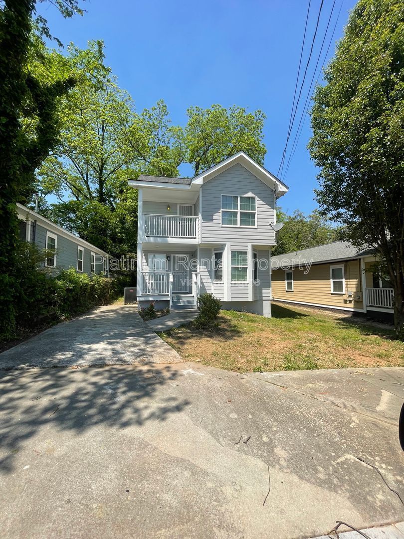 Charming, 3 bedroom home in the heart of south Atlanta, by Platinum Property Management Services, Inc. property image