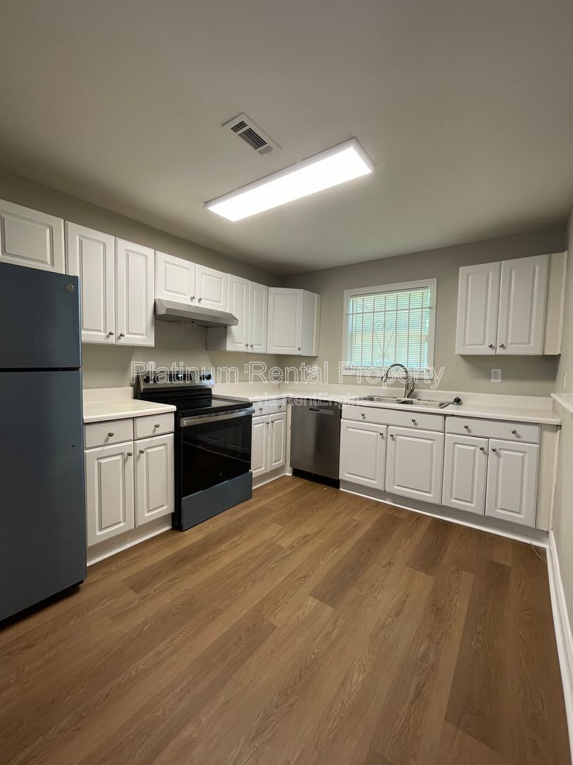 Charming, 3 bedroom home in the heart of south Atlanta, by Platinum Property Management Services, Inc. property image