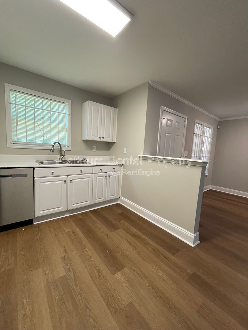 Charming, 3 bedroom home in the heart of south Atlanta, by Platinum Property Management Services, Inc. property image