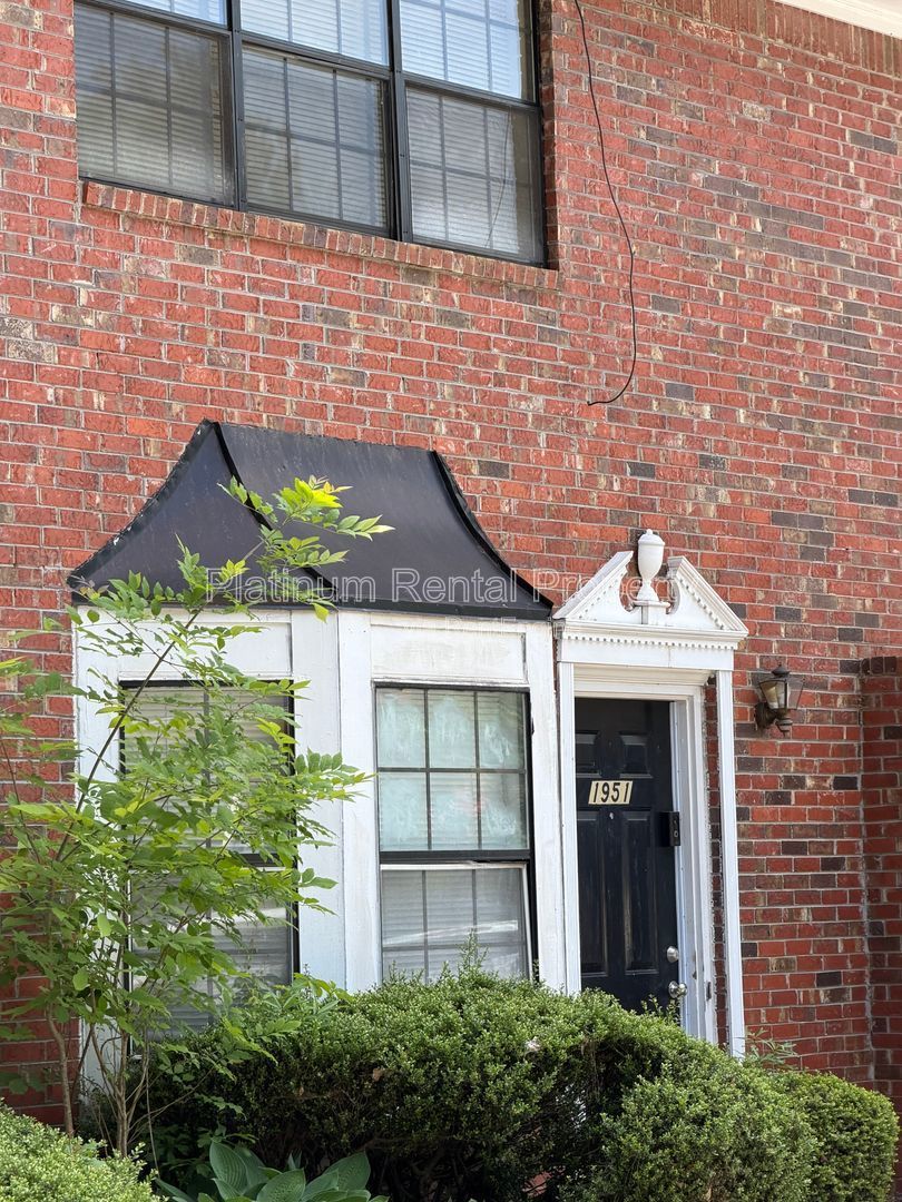 2 Bedroom END Unit Townhome in Lawrenceville for rent by Platinum Property Management Services, Inc. property image