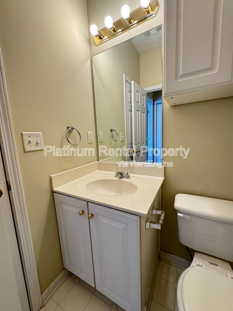 Beautiful and immaculate 5 bedroom home in sought after neighborhood by Platinum Property Management Services, Inc. property image