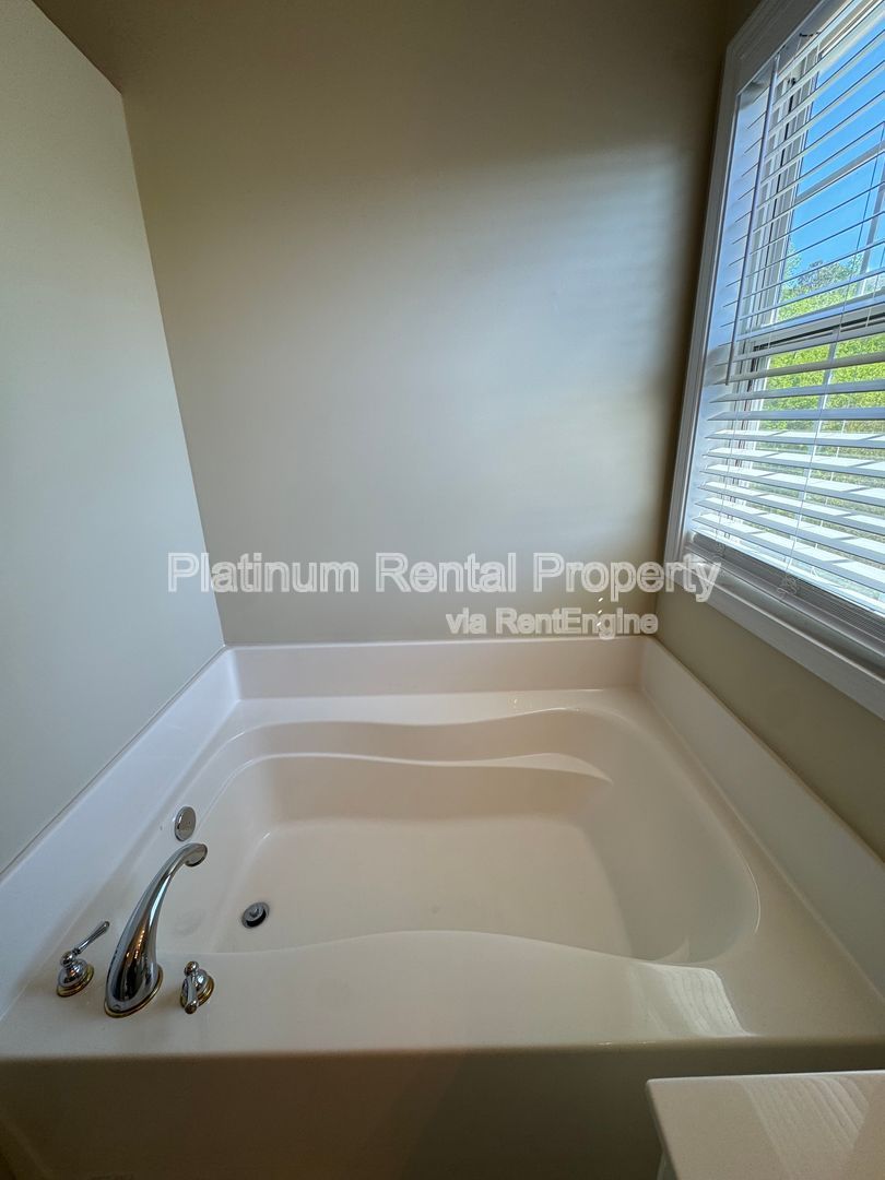 Beautiful and immaculate 5 bedroom home in sought after neighborhood by Platinum Property Management Services, Inc. property image