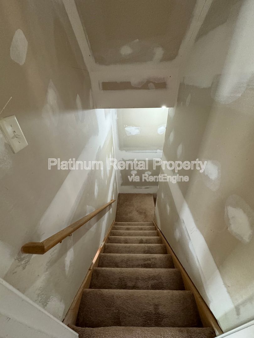 Beautiful and immaculate 5 bedroom home in sought after neighborhood by Platinum Property Management Services, Inc. property image