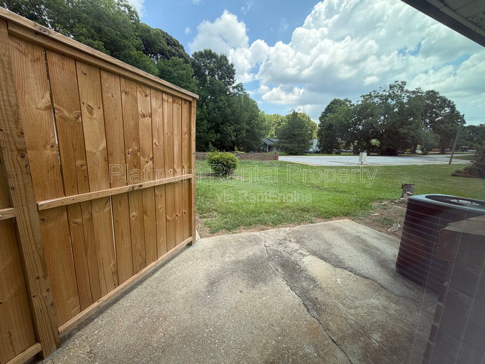 Well maintained 2 bedroom unit in Monroe for rent by Platinum Property Management Services, Inc. property image