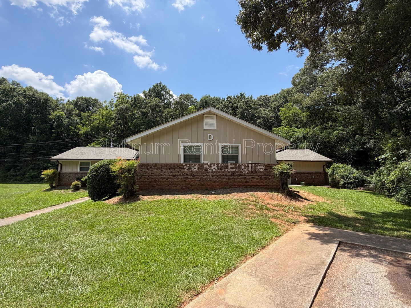Well maintained 2 bedroom unit in Monroe for rent by Platinum Property Management Services, Inc. property image