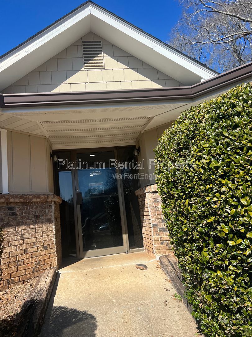 Well maintained 2 bedroom unit in Monroe for rent by Platinum Property Management Services, Inc. property image
