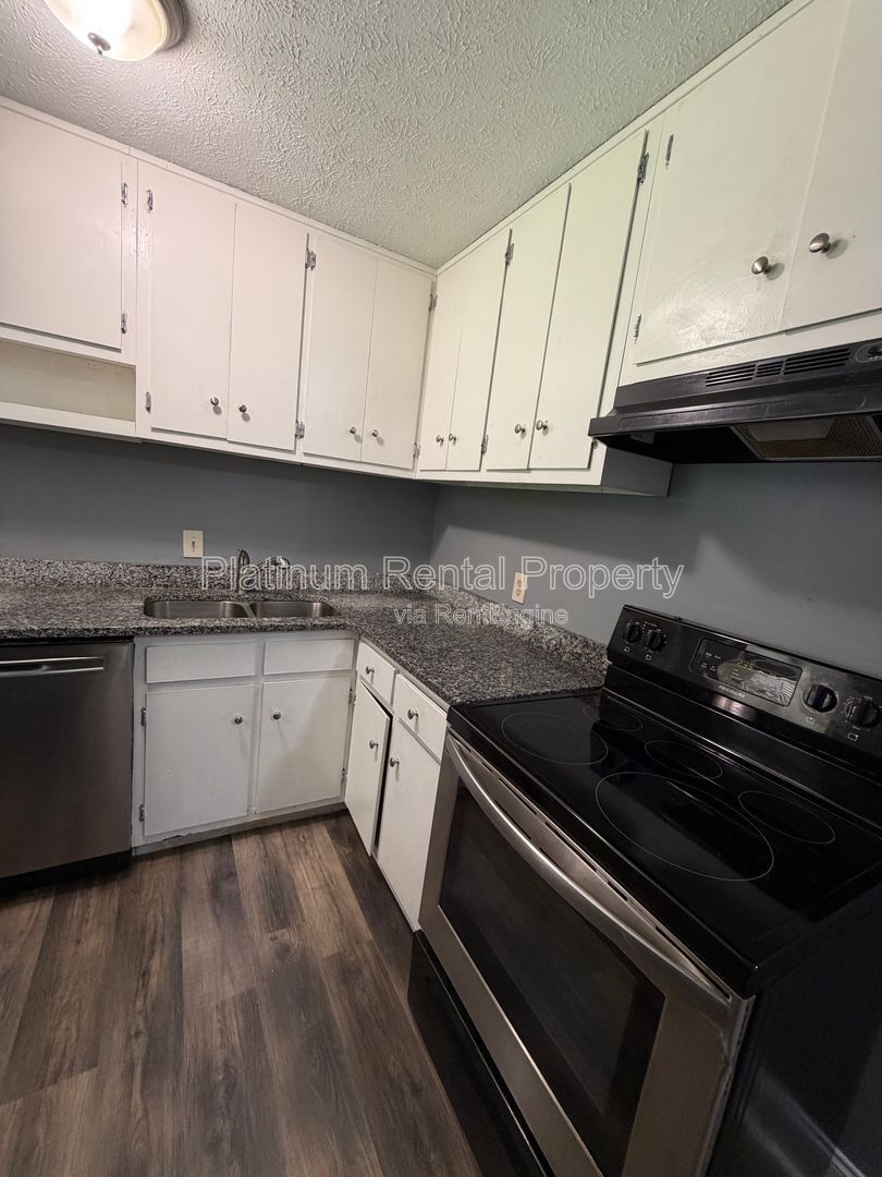 Well maintained 2 bedroom unit in Monroe for rent by Platinum Property Management Services, Inc. property image