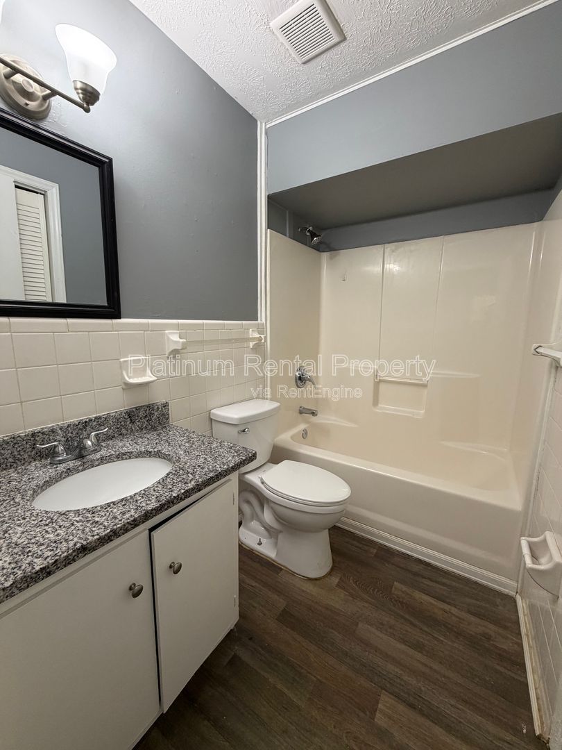 Well maintained 2 bedroom unit in Monroe for rent by Platinum Property Management Services, Inc. property image