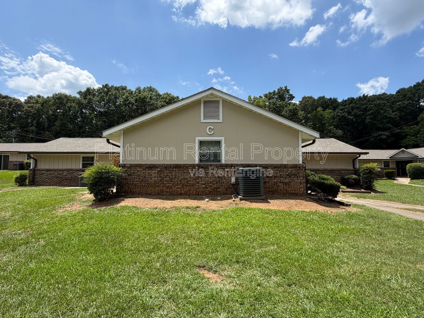 Well maintained 2 bedroom unit in Monroe for rent by Platinum Property Management Services, Inc. property image