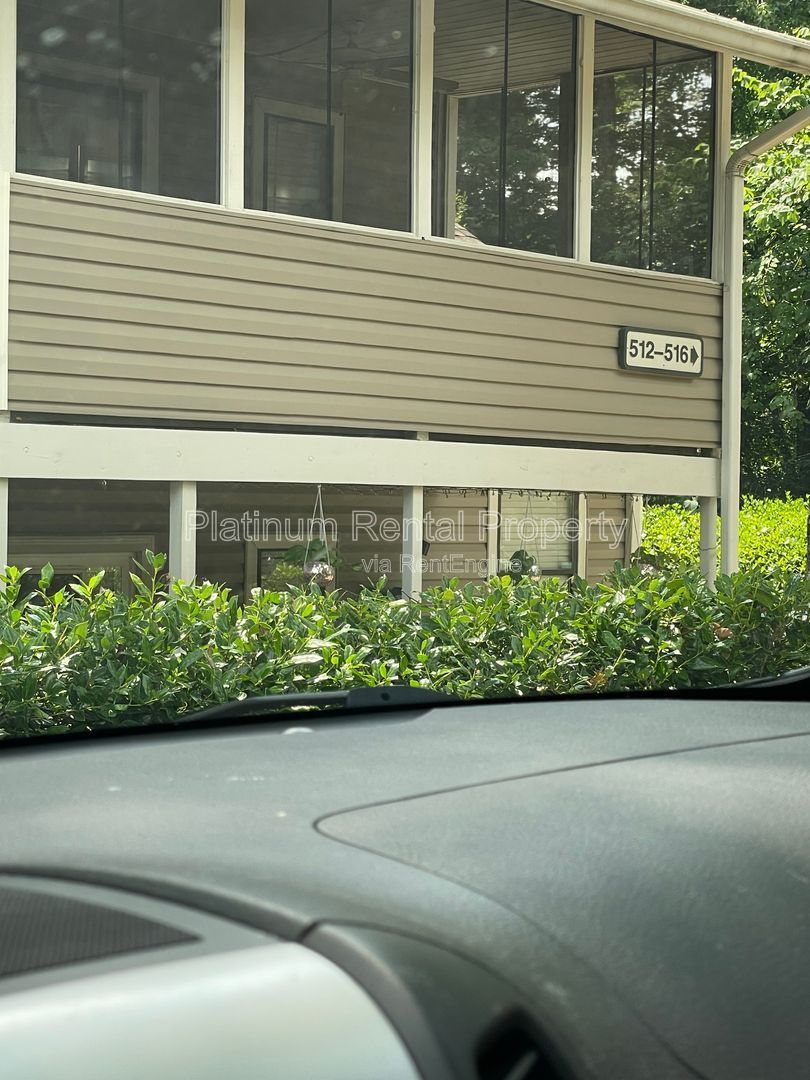 Uniquely, modern 2 bedroom condo in prime location near Powers Ferry Road, by Platinum Property Management Services, Inc. property image