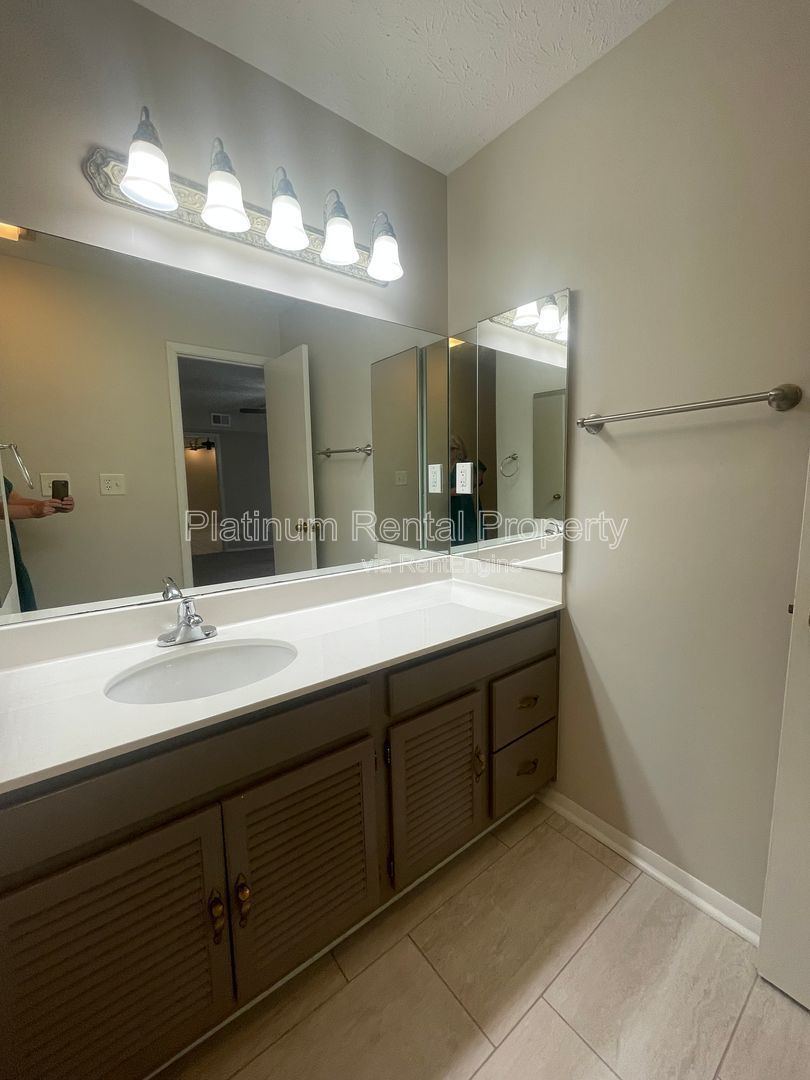 Uniquely, modern 2 bedroom condo in prime location near Powers Ferry Road, by Platinum Property Management Services, Inc. property image