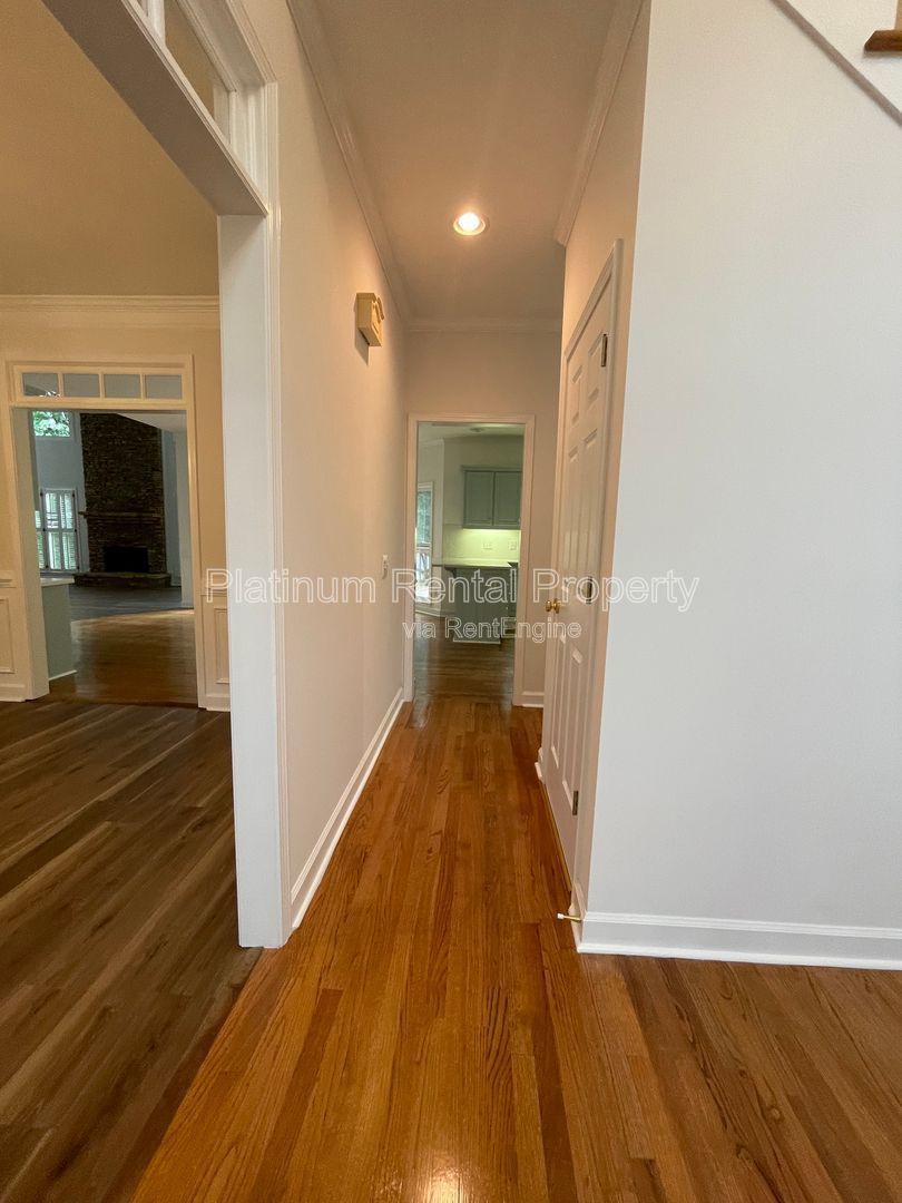 Stunning & exquisite 5 bedroom home on fully finished basement by Platinum Property Management Services, Inc. property image