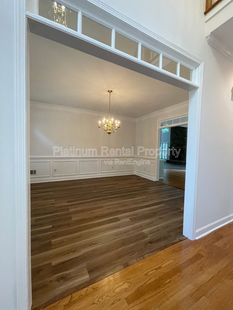 Stunning & exquisite 5 bedroom home on fully finished basement by Platinum Property Management Services, Inc. property image