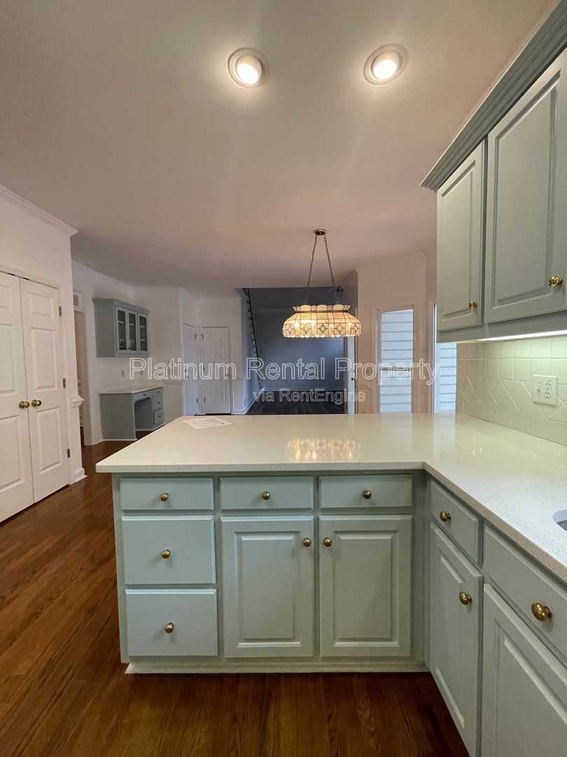 Stunning & exquisite 5 bedroom home on fully finished basement by Platinum Property Management Services, Inc. property image