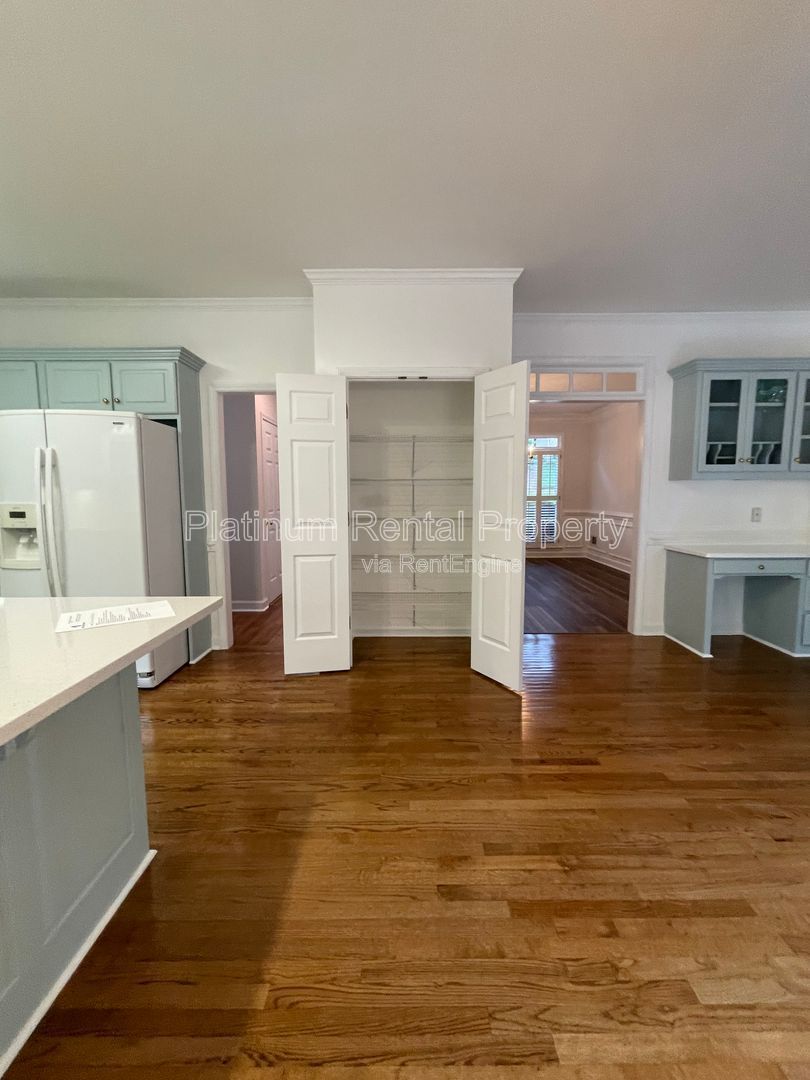 Stunning & exquisite 5 bedroom home on fully finished basement by Platinum Property Management Services, Inc. property image