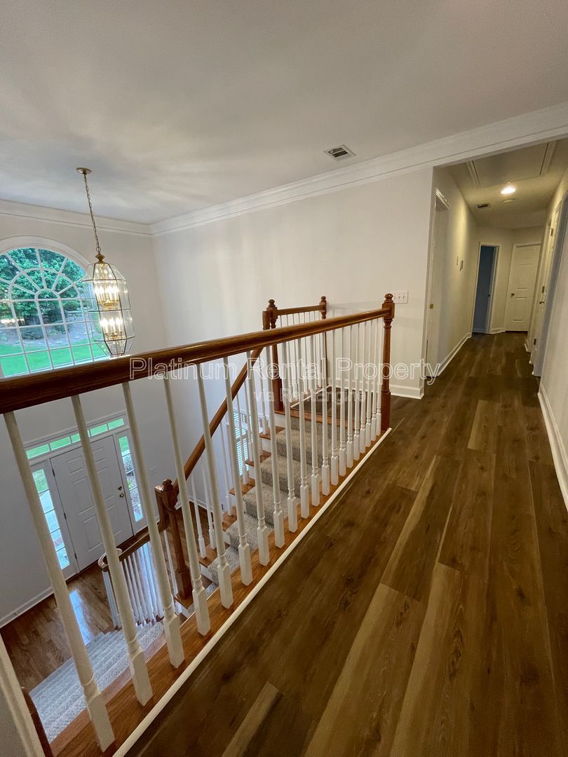 Stunning & exquisite 5 bedroom home on fully finished basement by Platinum Property Management Services, Inc. property image