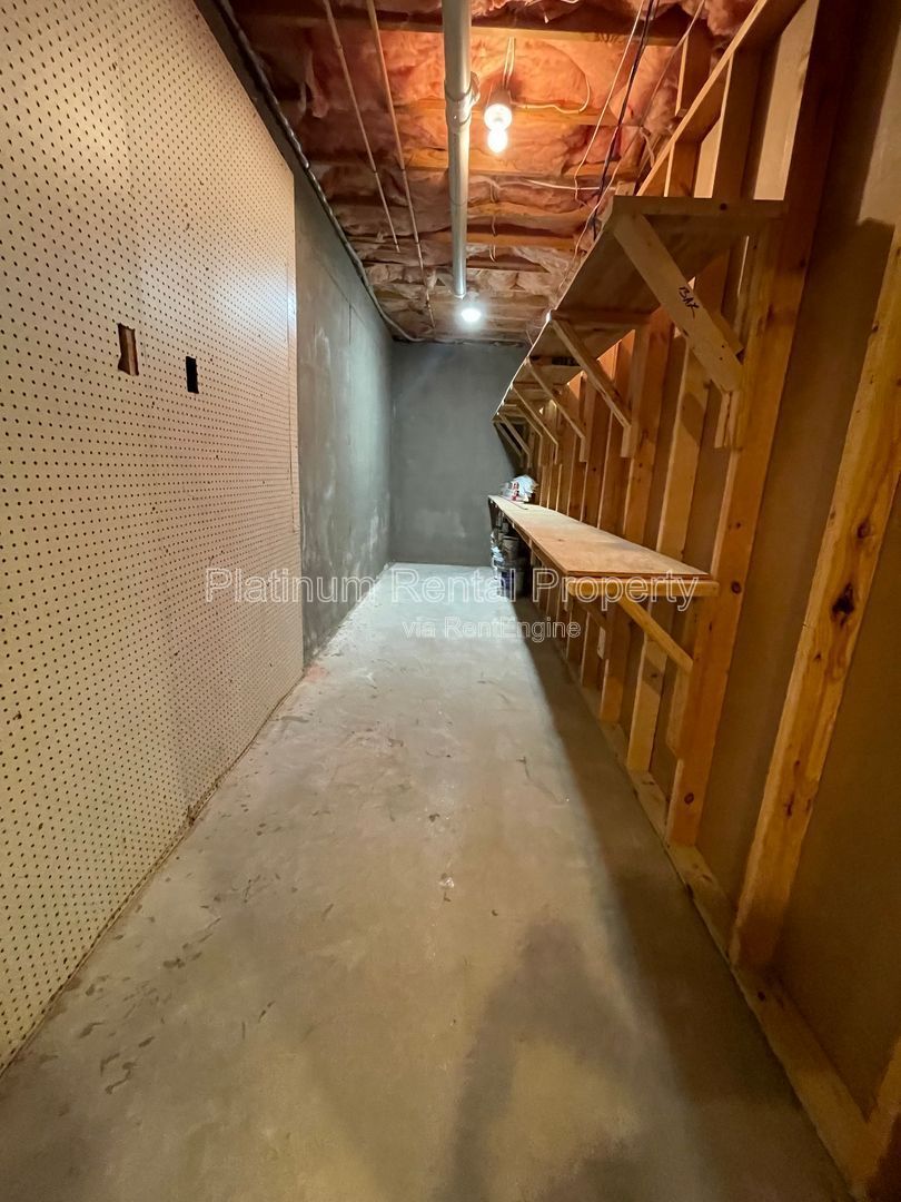 Stunning & exquisite 5 bedroom home on fully finished basement by Platinum Property Management Services, Inc. property image