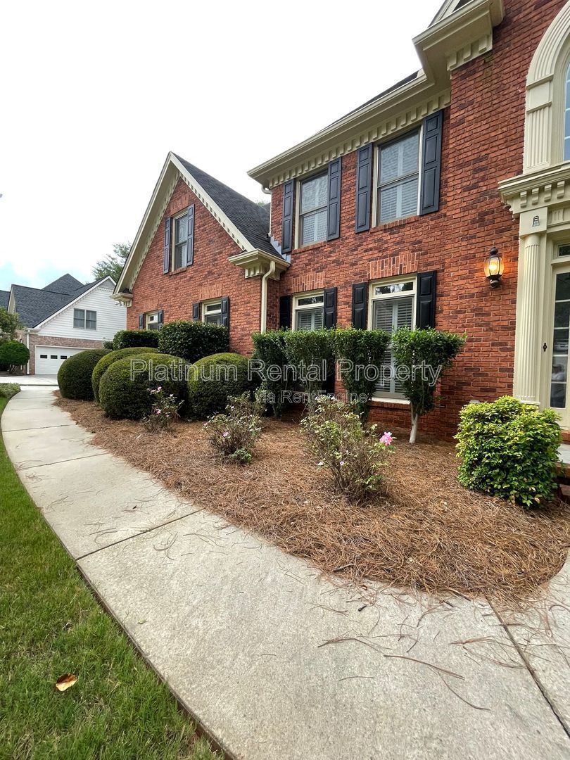 Stunning & exquisite 5 bedroom home on fully finished basement by Platinum Property Management Services, Inc. property image