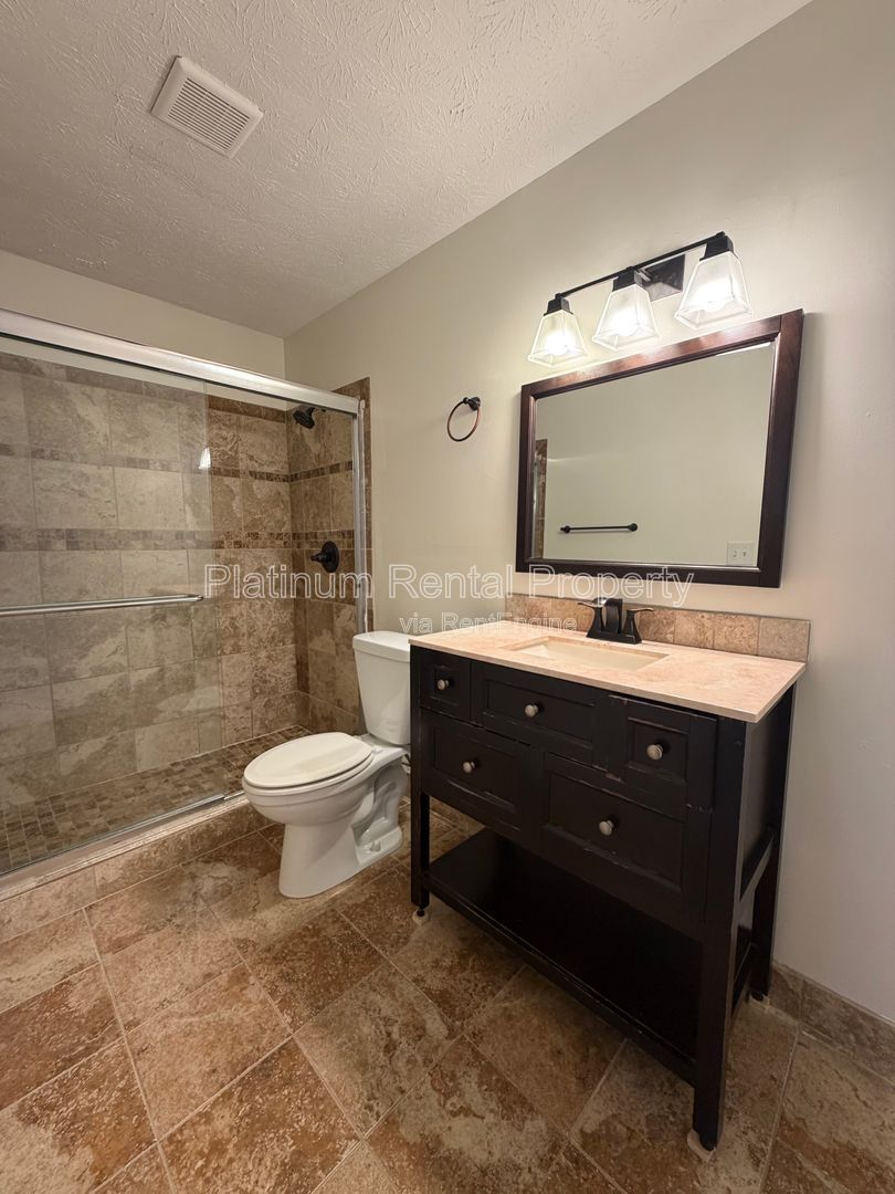 Beautiful UPDATED 2 bedroom condo near Truist Park in Smyrna for rent by Platinum Property Management Services, Inc. property image