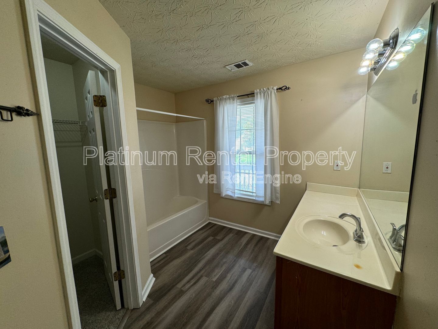 1823 Broadway St property image